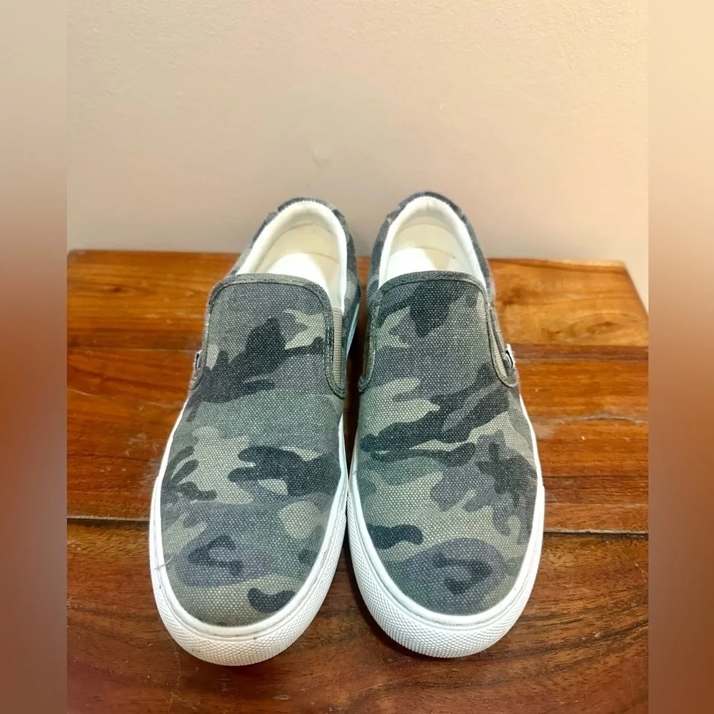 J.Crew Women’s Camo Road Trip Canvas Slip-On Size 6.5